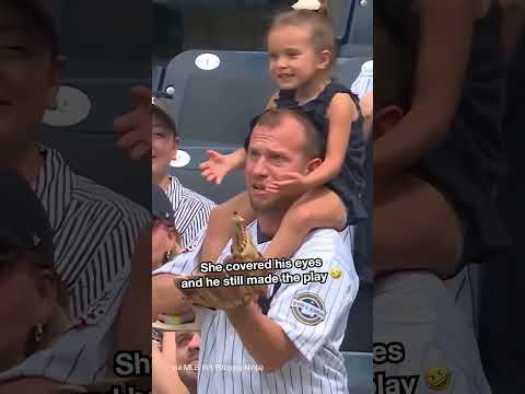 She wasn’t making things any easier, that’s for sure 🤣 (🎥: MLB, h/t Pitching Ninja) #mlb